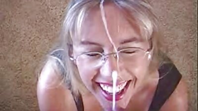 Angela fehér erőszakos pornó filmek mosolyog, miközben szívja meg kurva BBC